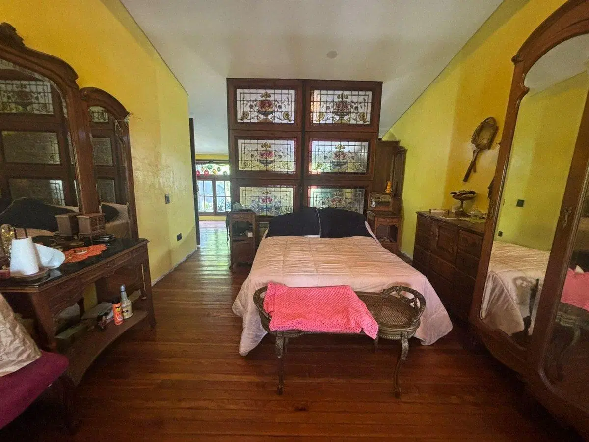 Venta Casa 10 ambientes con Piscina Hurlingham 4