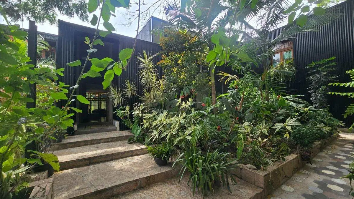 Venta Casa 10 ambientes con Piscina Hurlingham 5
