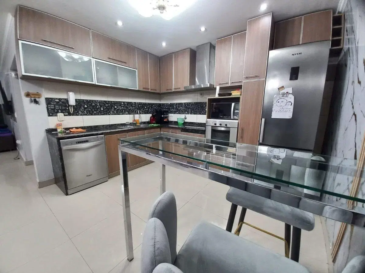 Venta casa cochera, pileta, quincho en Ramos Mejia 2