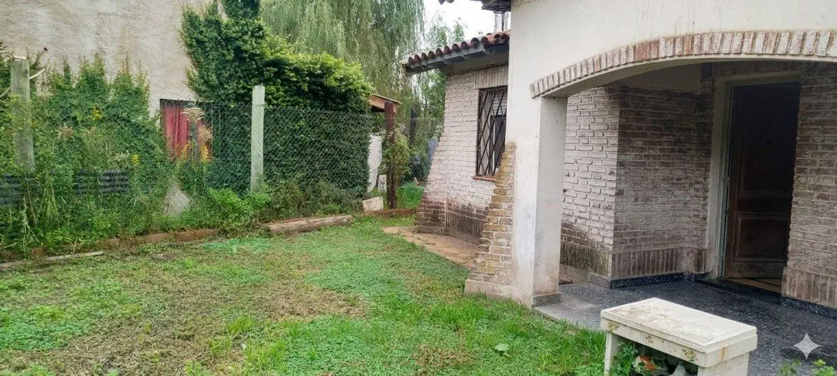 VENTA CASA CON AMPLIO JARDIN GRAL RODRIGUEZ 3