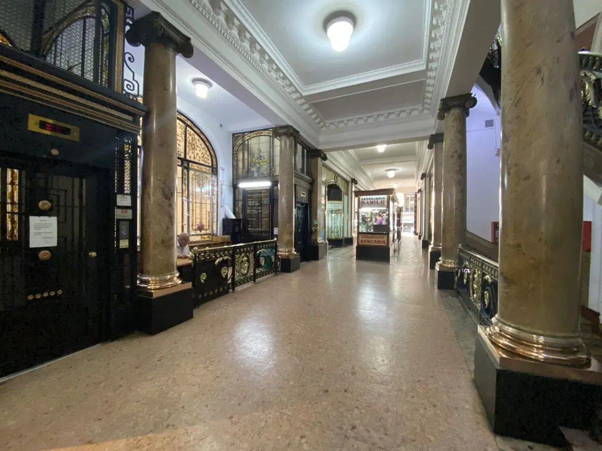 VENTA OFICINA EDIF PJE ROVERANO 47,23 m2 LUMINOSO 3