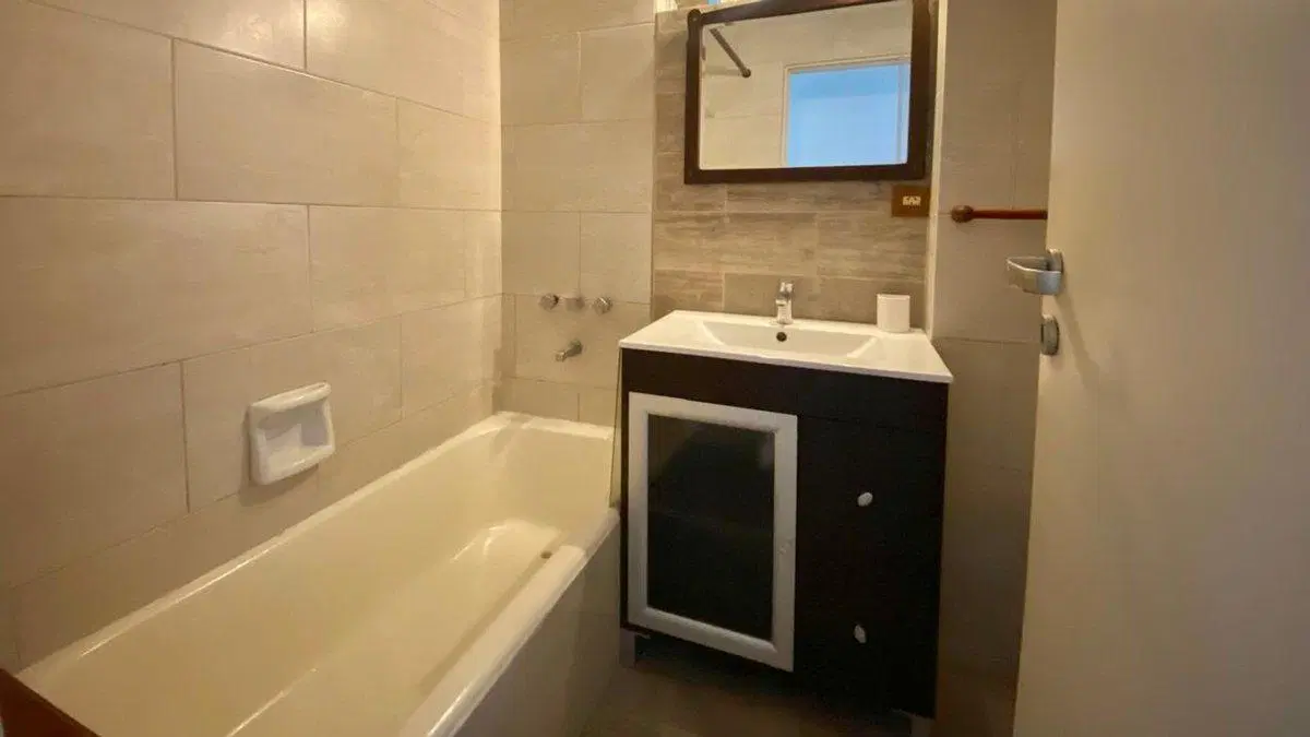DEPARTAMENTO 3 AMB C/COCHERA Y BALCON CORRIDO 4