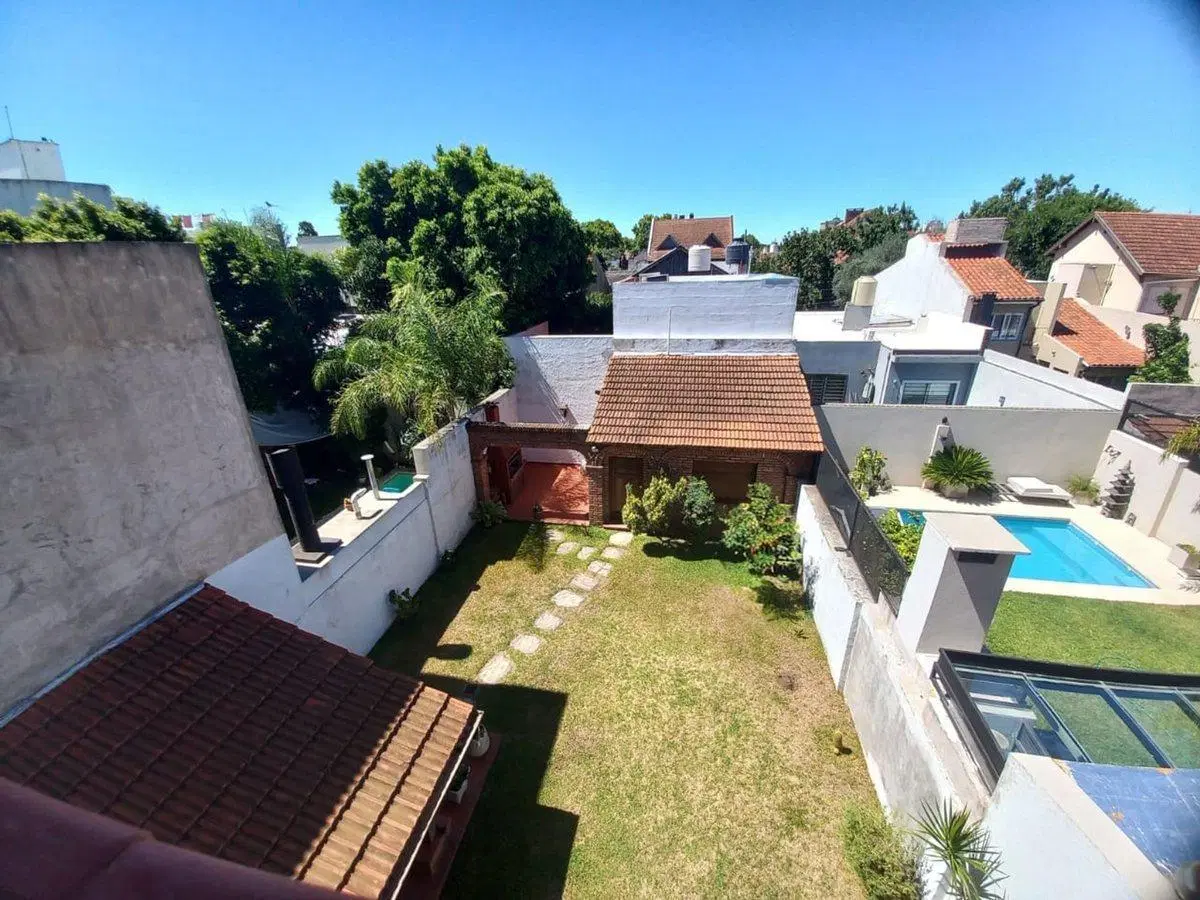 Venta casa 5 amb, jardín, cochera parrilla Olivos 4