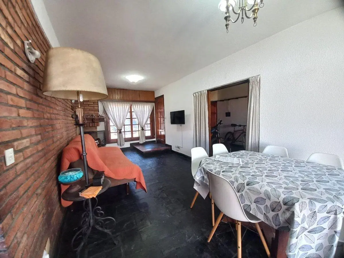 Venta casa 5 amb, jardín, cochera parrilla Olivos 5