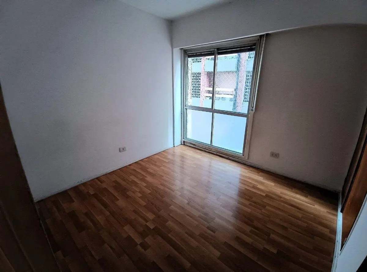 Departamento 3 ambientes con balcon en Coghlan 3
