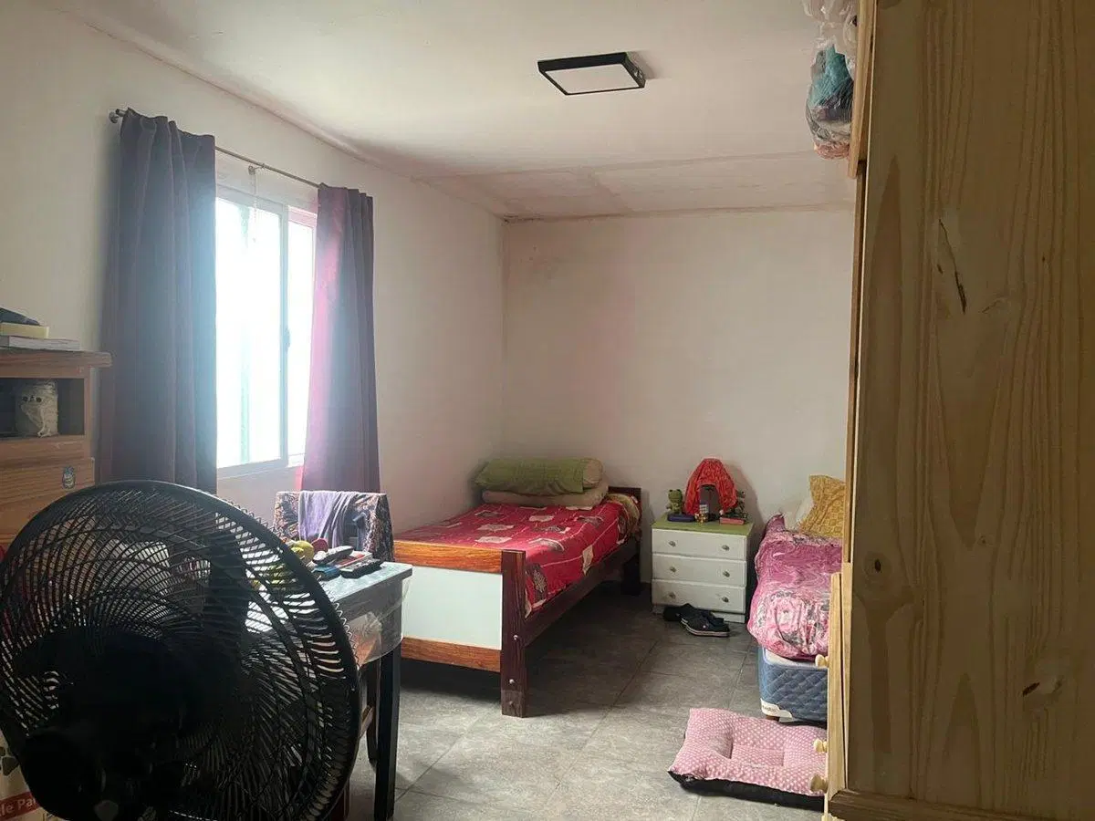 VENTA CASA MULTIFAMILIAR CON LOCAL CASTELAR NORTE 8