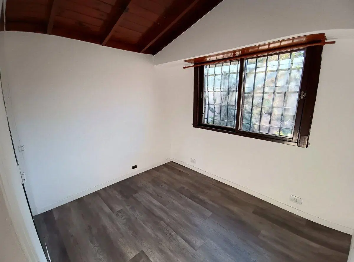 Casa 5 ambientes con depto 2 ambientes V Lynch 4
