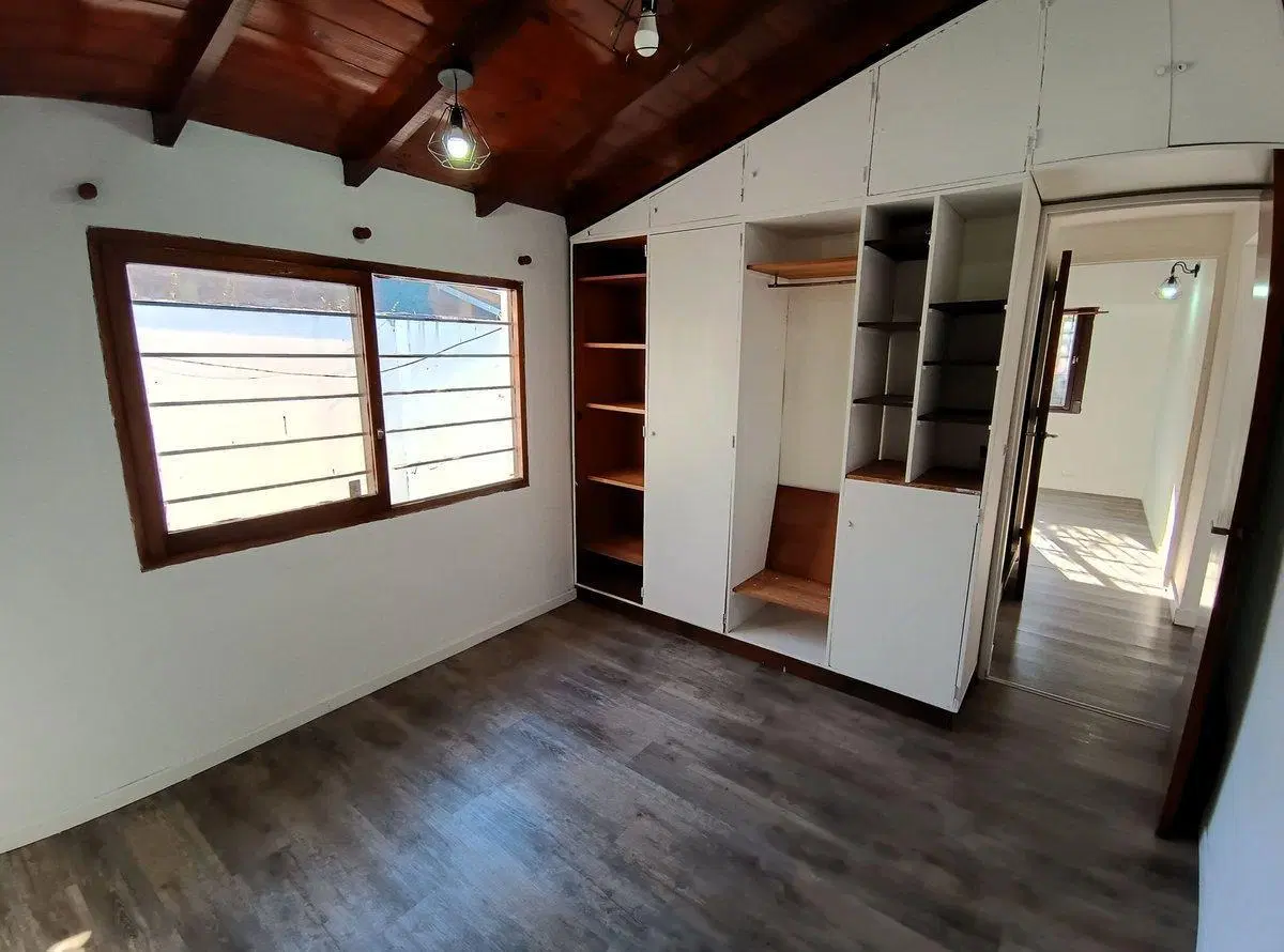 Casa 5 ambientes con depto 2 ambientes V Lynch 3