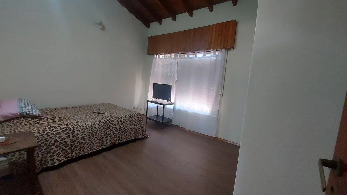 CASA MULTIFAMILIAR LOCAL EN ESQUINA GARAJES GALPÓN 5