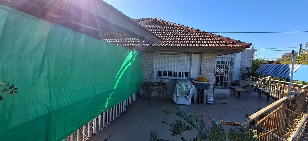 Venta casa 7 ambientes + local en Glew 3