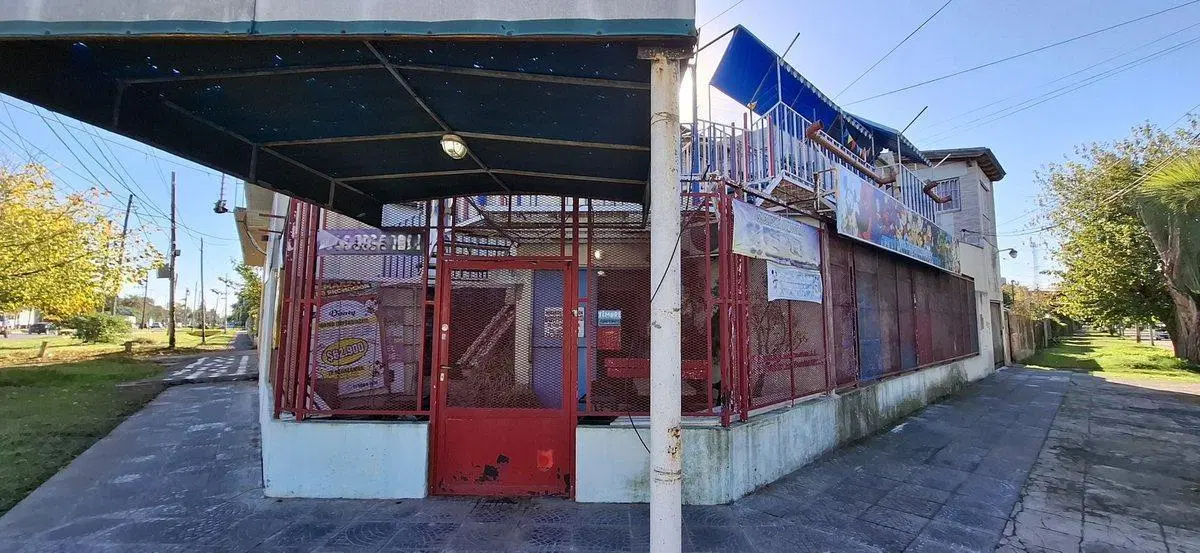 Venta casa 7 ambientes + local en Glew 8