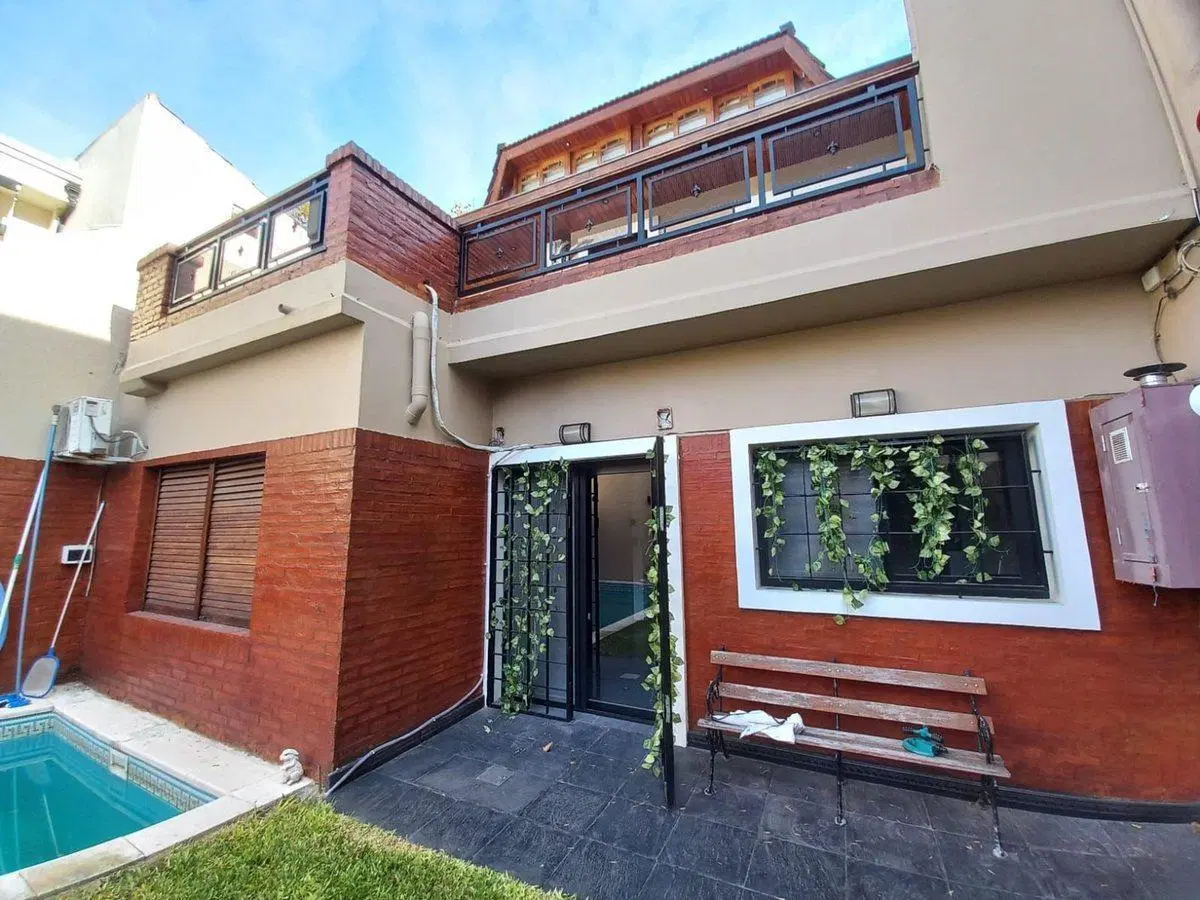 Venta Casa 4 Amb Devoto con Parque, Piscina, Coche 2