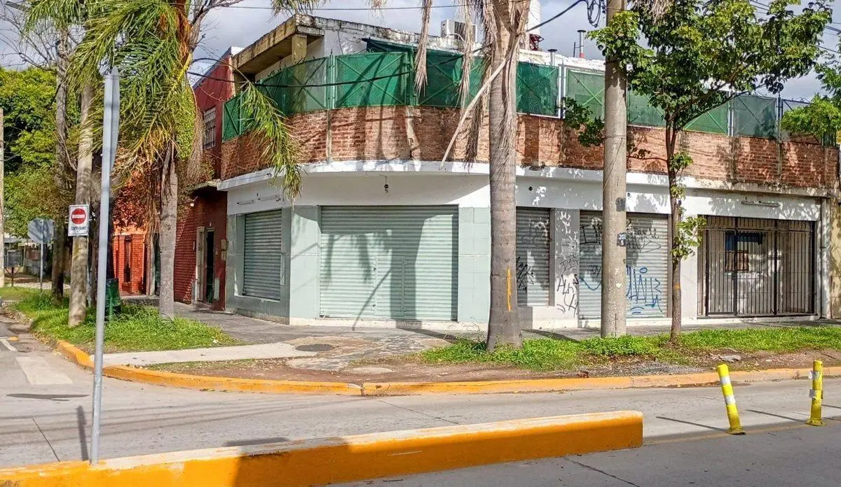 Vivienda multifamiliar + 3 locales 2