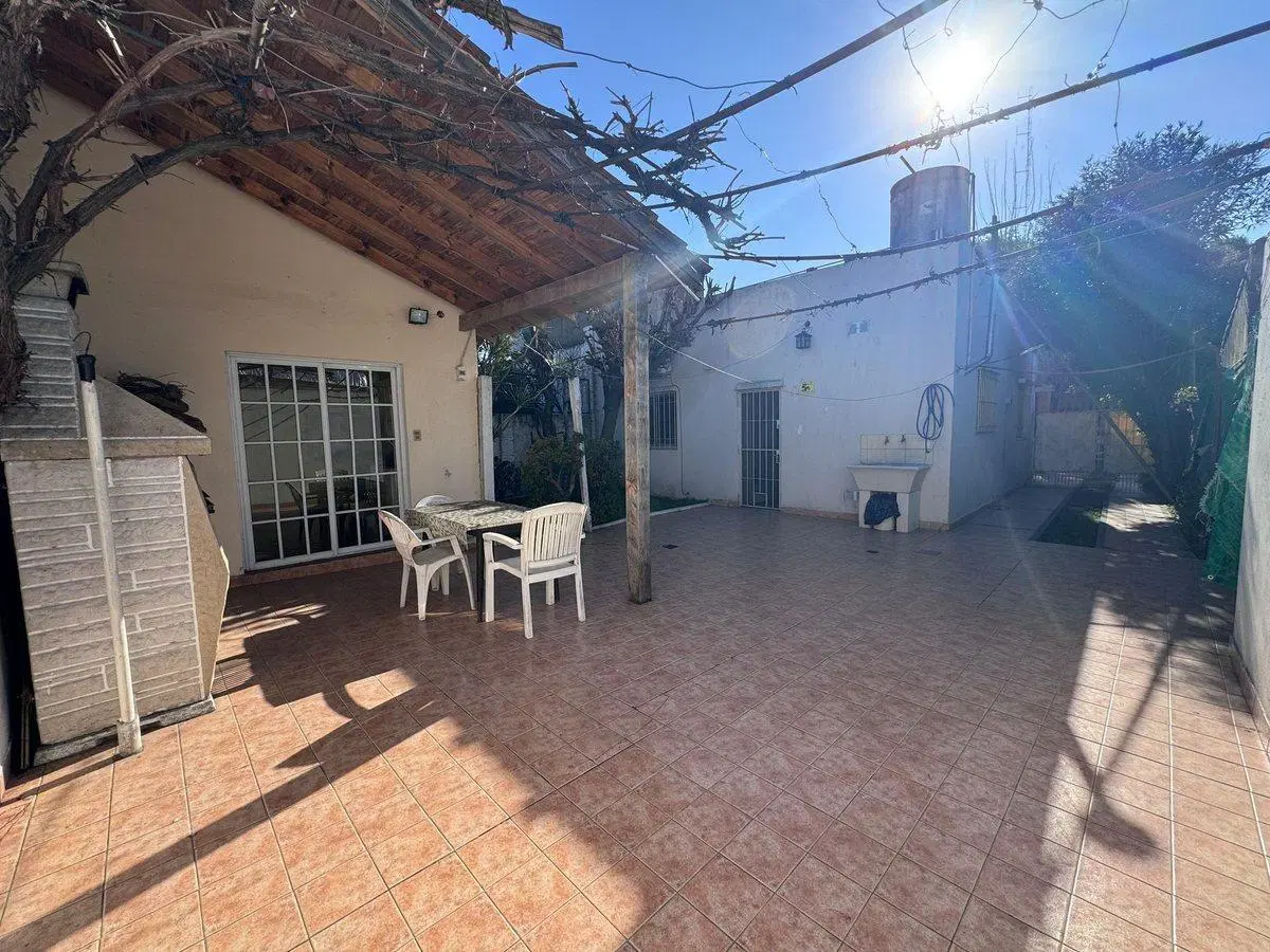 Venta casa 3 ambientes con patio y cochera 2