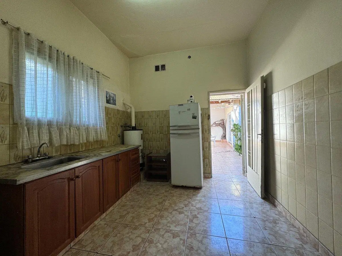 Venta casa 3 ambientes con patio y cochera 3