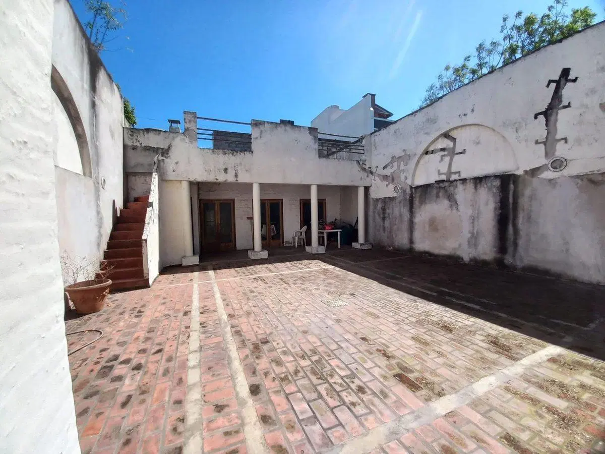Venta casa 5 amb quincho, patio, cochera Devoto 2