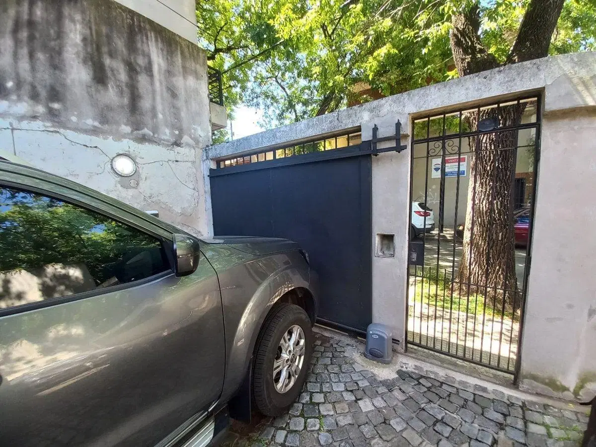 Venta casa 5 amb quincho, patio, cochera Devoto 4