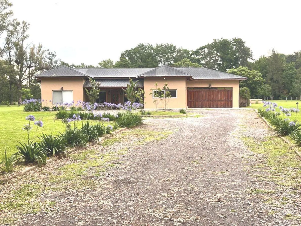 VENTA CASA 306 M2 CON PILETA EN LOTE DE 14.000 M2 3