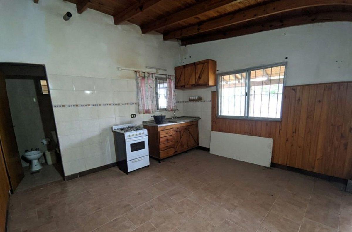 Foto de VENTA CASA CON AMPLIO JARDIN Y PILETA, imagen 4