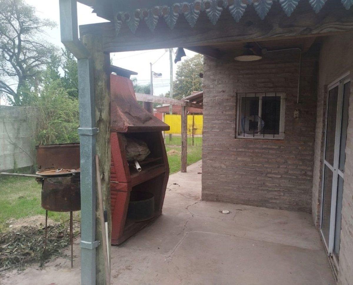 Foto de VENTA CASA CON AMPLIO JARDIN Y PILETA, imagen 2