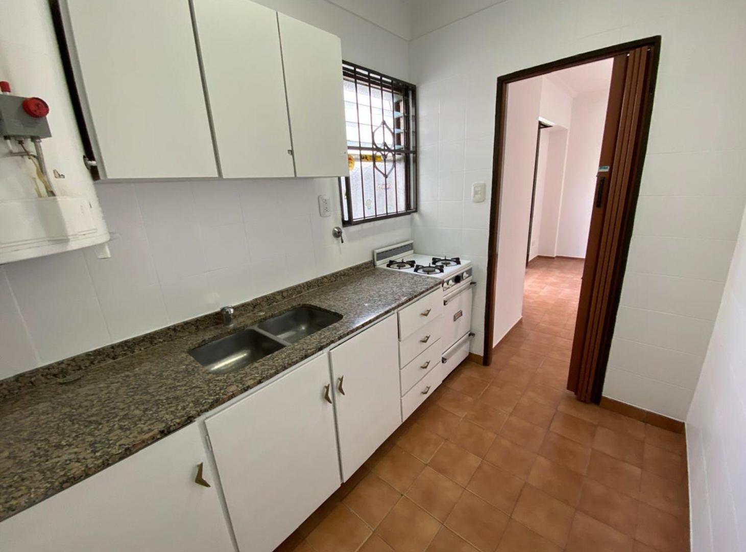 Foto de VENTA DPTO. 2 AMBIENTES COCINA SEPARADA V. URQUIZA, imagen 1