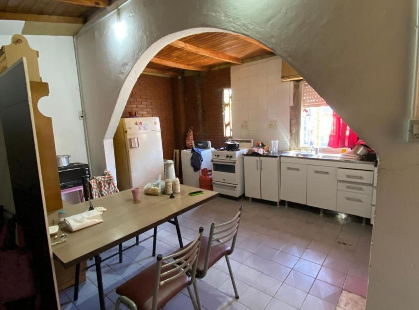 Foto de VENTA CASA C/ PATIO + TALLER + 2 LOCALES + COCHERA, imagen 4