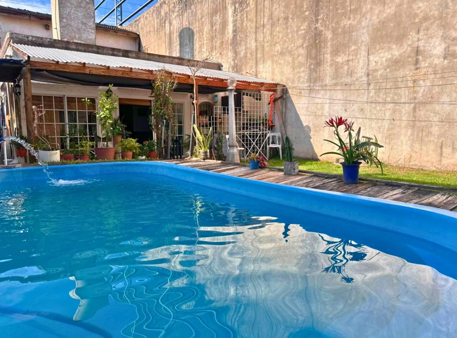 Foto de VENTA CASA 4 AMB. C/ PILETA, QUINCHO Y COCHERA, imagen 5