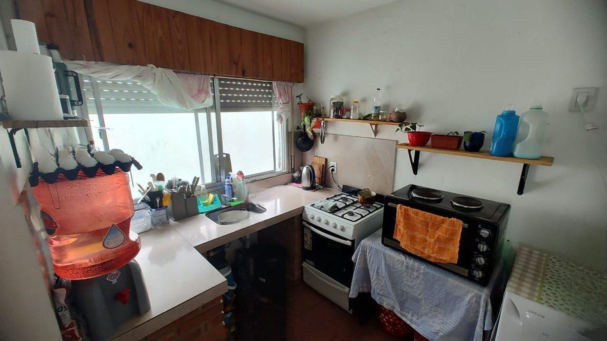 Foto de Venta casa de 6 amb.entrada auto y amplio terreno, imagen 2