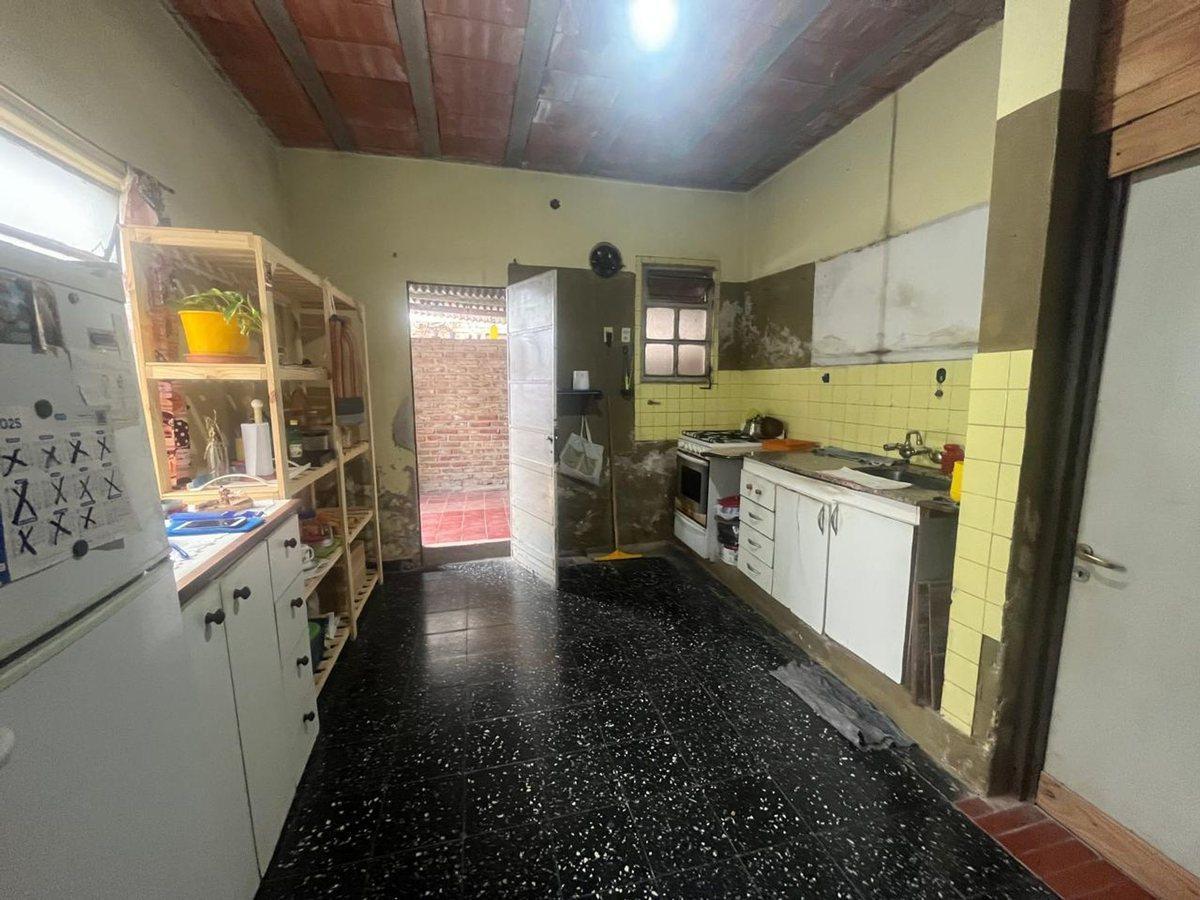 Foto de VENTA CASA MULTIFAMILIAR CON LOCAL CASTELAR NORTE, imagen 2