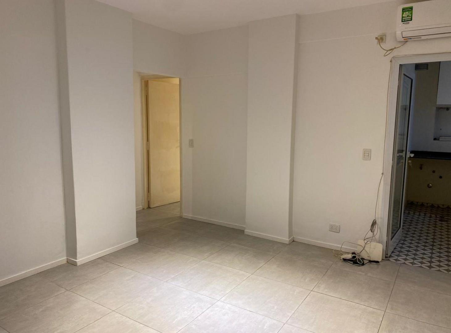 Foto de VENTA DPTO. 2 AMB. COCINA SEPARADA Y LAVADERO, imagen 2