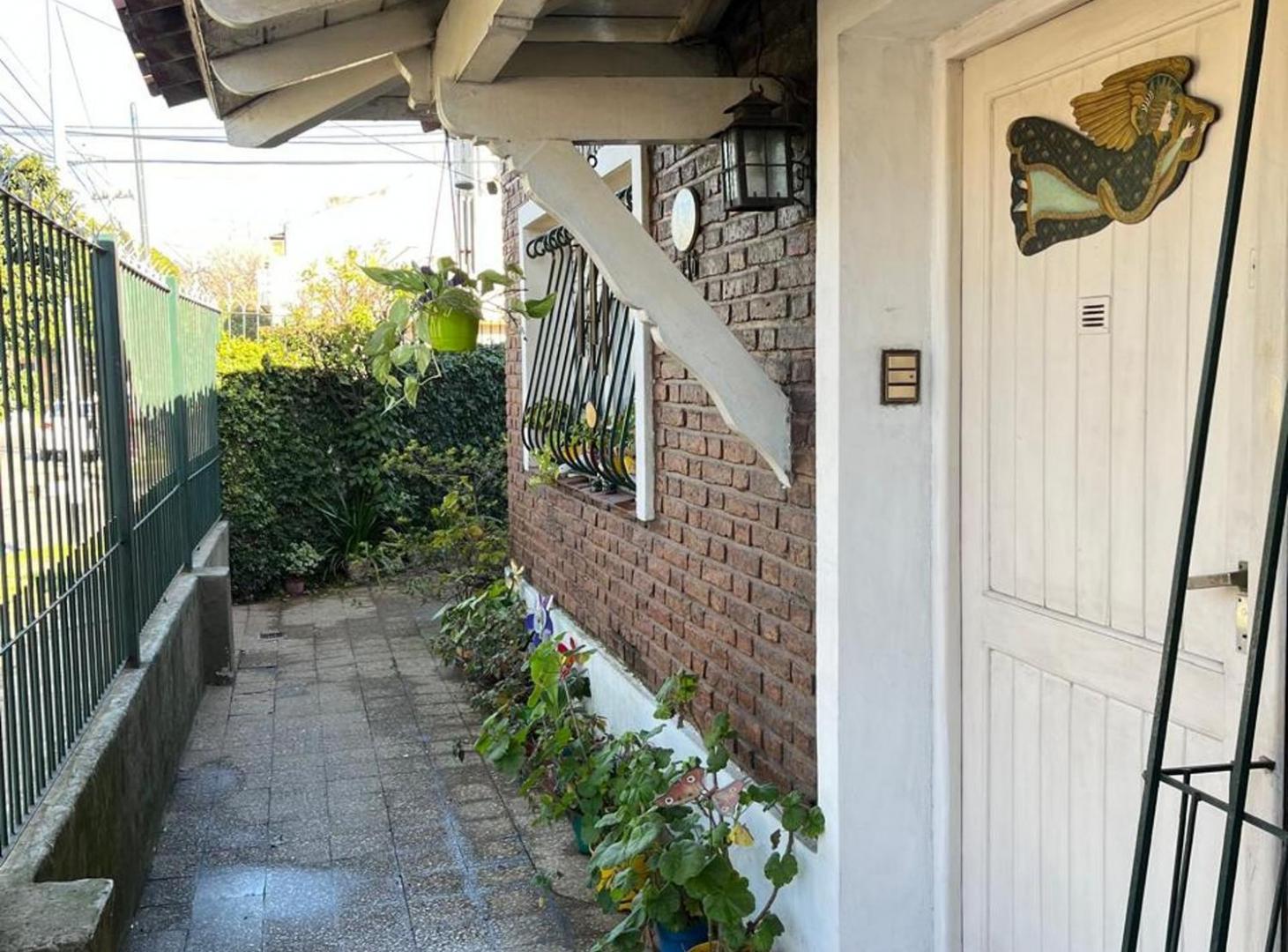Foto de VENTA CASA 3 AMBIENTES, PATIO CUBIERTO + TERRAZA, imagen 1
