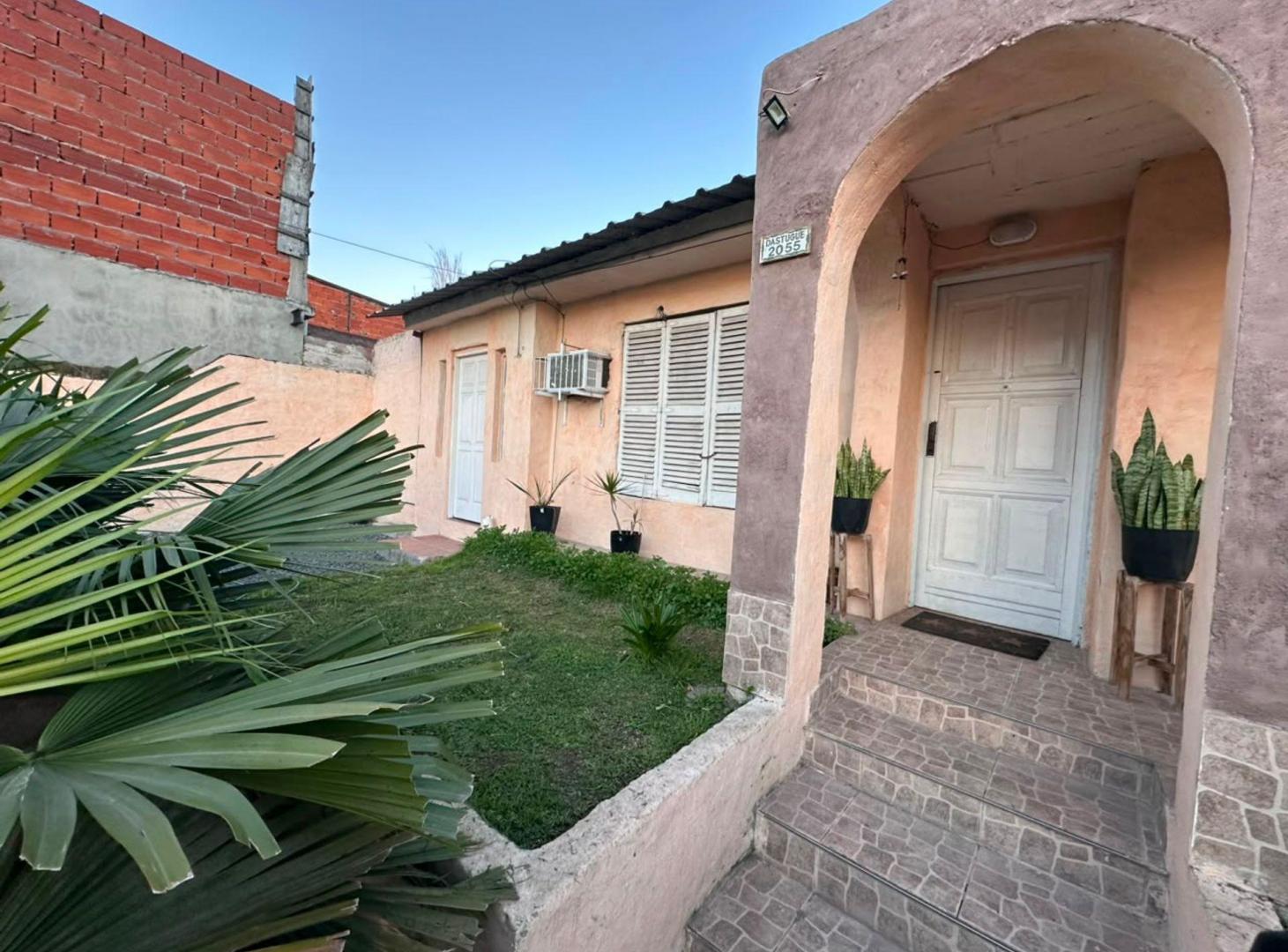 Foto de VENTA CASA MULTIFAMILIAR PASO DEL REY C/ COCHERA, imagen 1