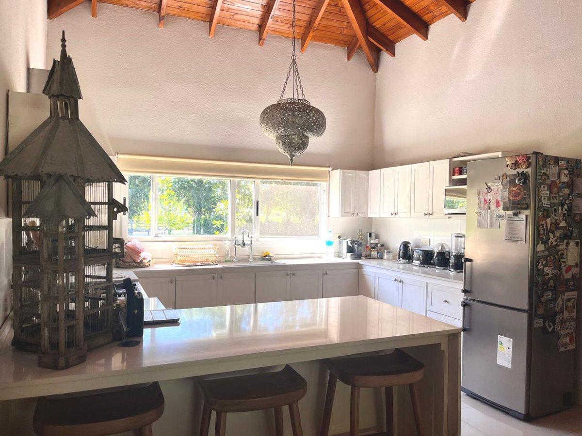 Foto de VENTA CASA 306 M2 CON PILETA EN LOTE DE 14.000 M2, imagen 2
