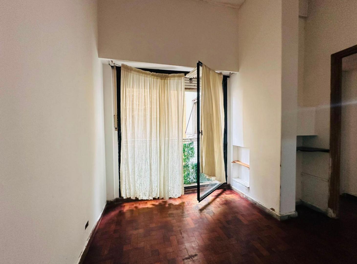 Foto de Venta departamento 2 amb vista interna Monserrat, imagen 1