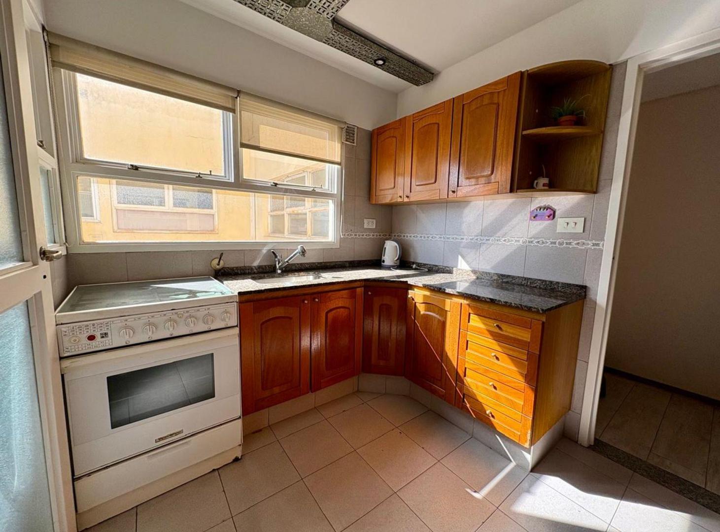Foto de VENTA 3 AMBIENTES LINIERS SEMIPISO BALCON CORRIDO, imagen 4