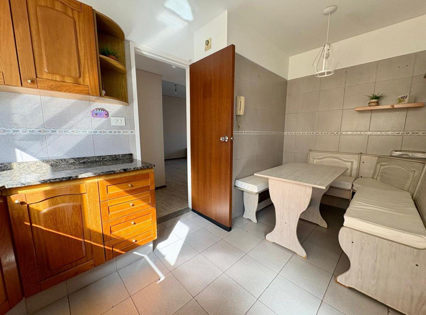 Foto de VENTA 3 AMBIENTES LINIERS SEMIPISO BALCON CORRIDO, imagen 5