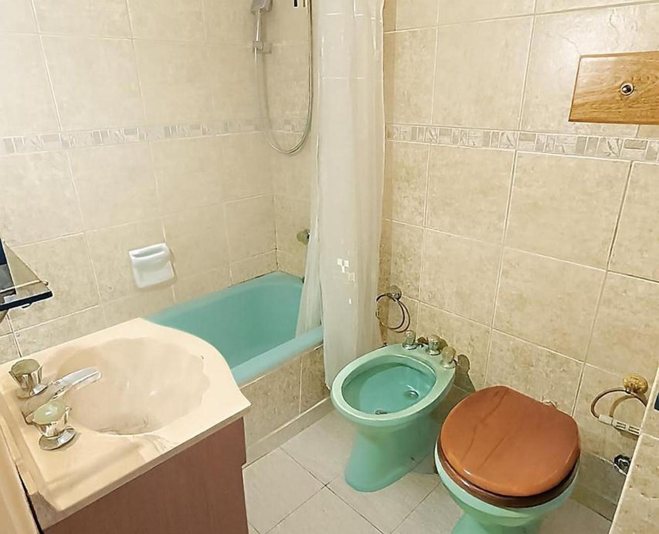 Foto de DEPARTAMENTO SEMIPISO DE 4 AMBIENTES CON BALCON, imagen 3