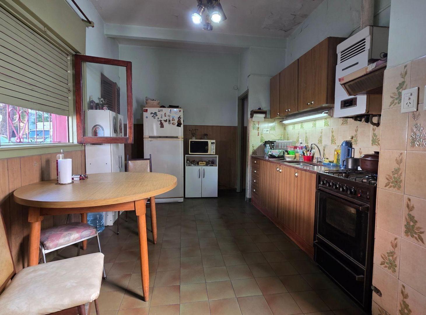 Foto de Venta Casa 5/6 ambientes Villa Ortuzar A RECICLAR, imagen 1