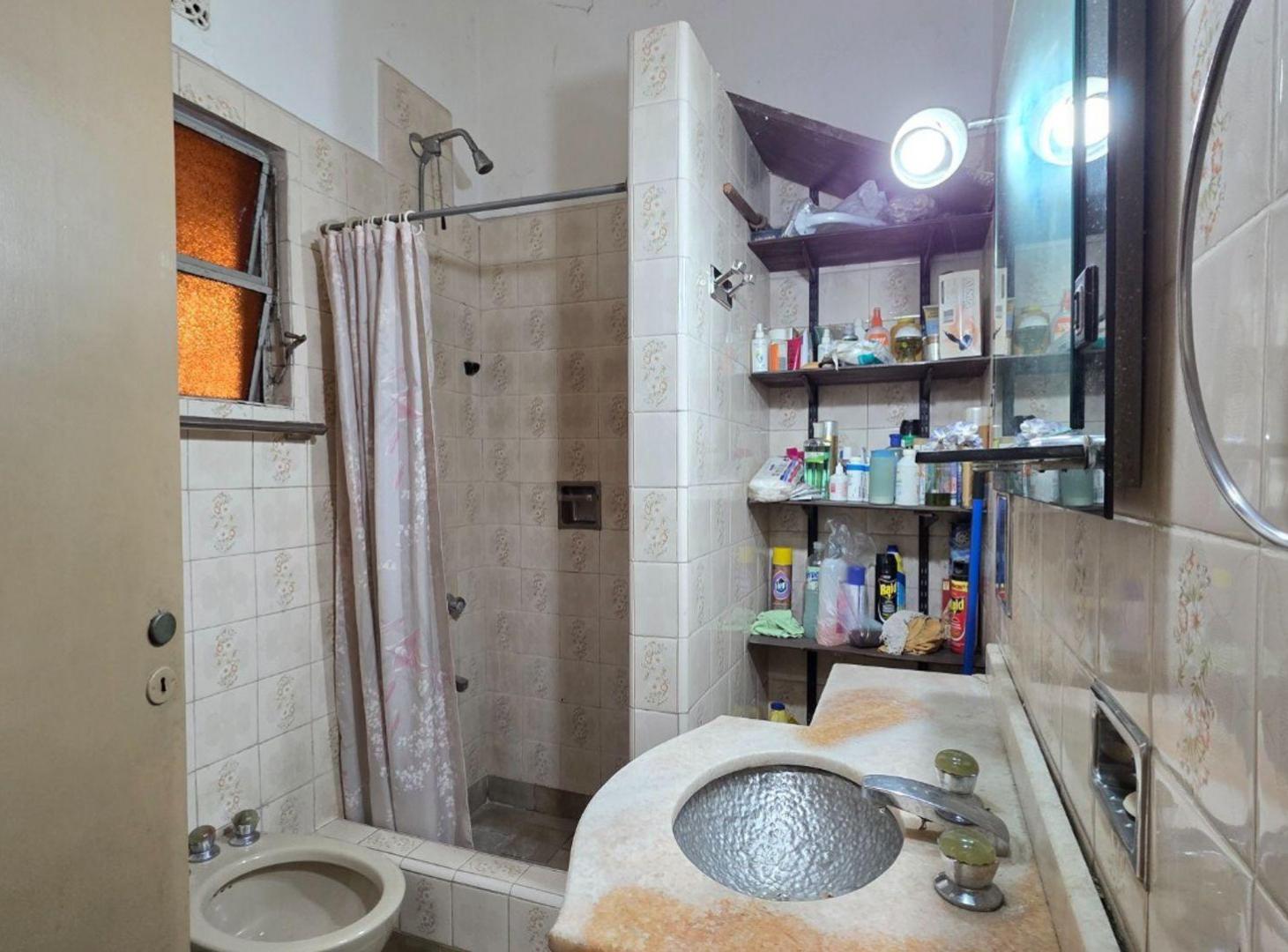 Foto de Venta Casa 5/6 ambientes Villa Ortuzar A RECICLAR, imagen 2