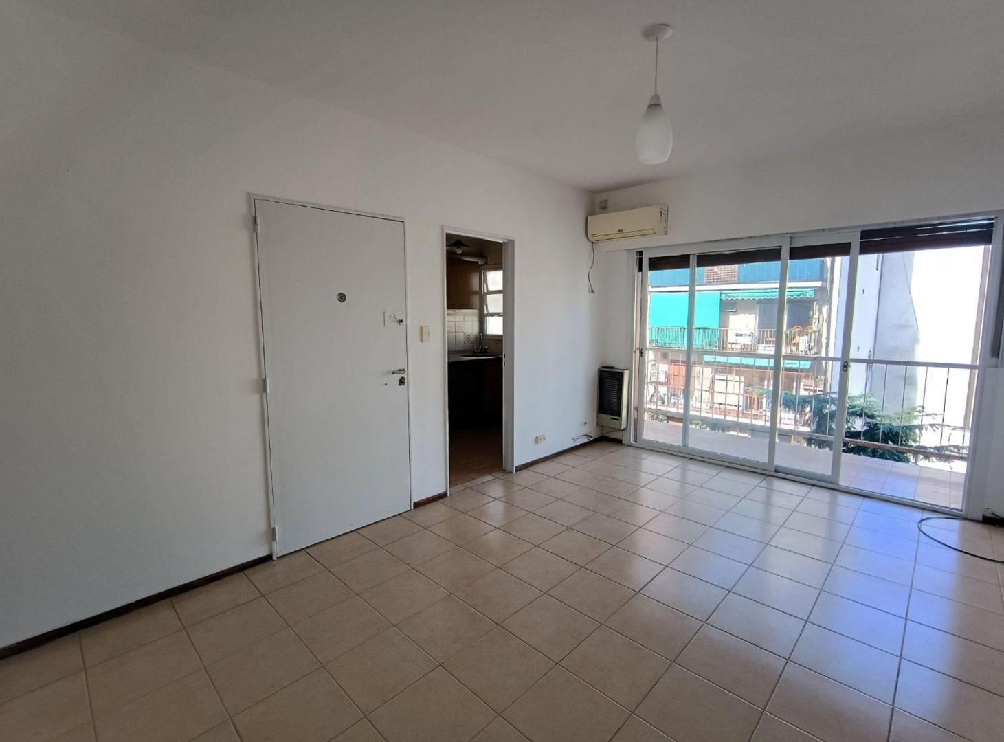 Foto de Departamento 2 ambientes con balcon en alquiler, imagen 4