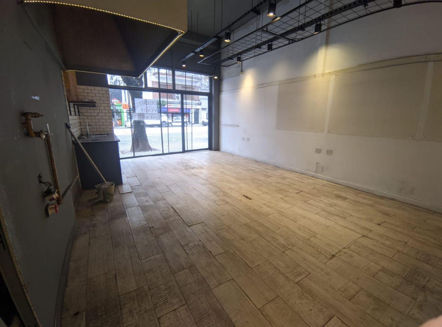 Foto de VENTA LOCAL COMERCIALAV. LA PLATA CABALLITO, imagen 2