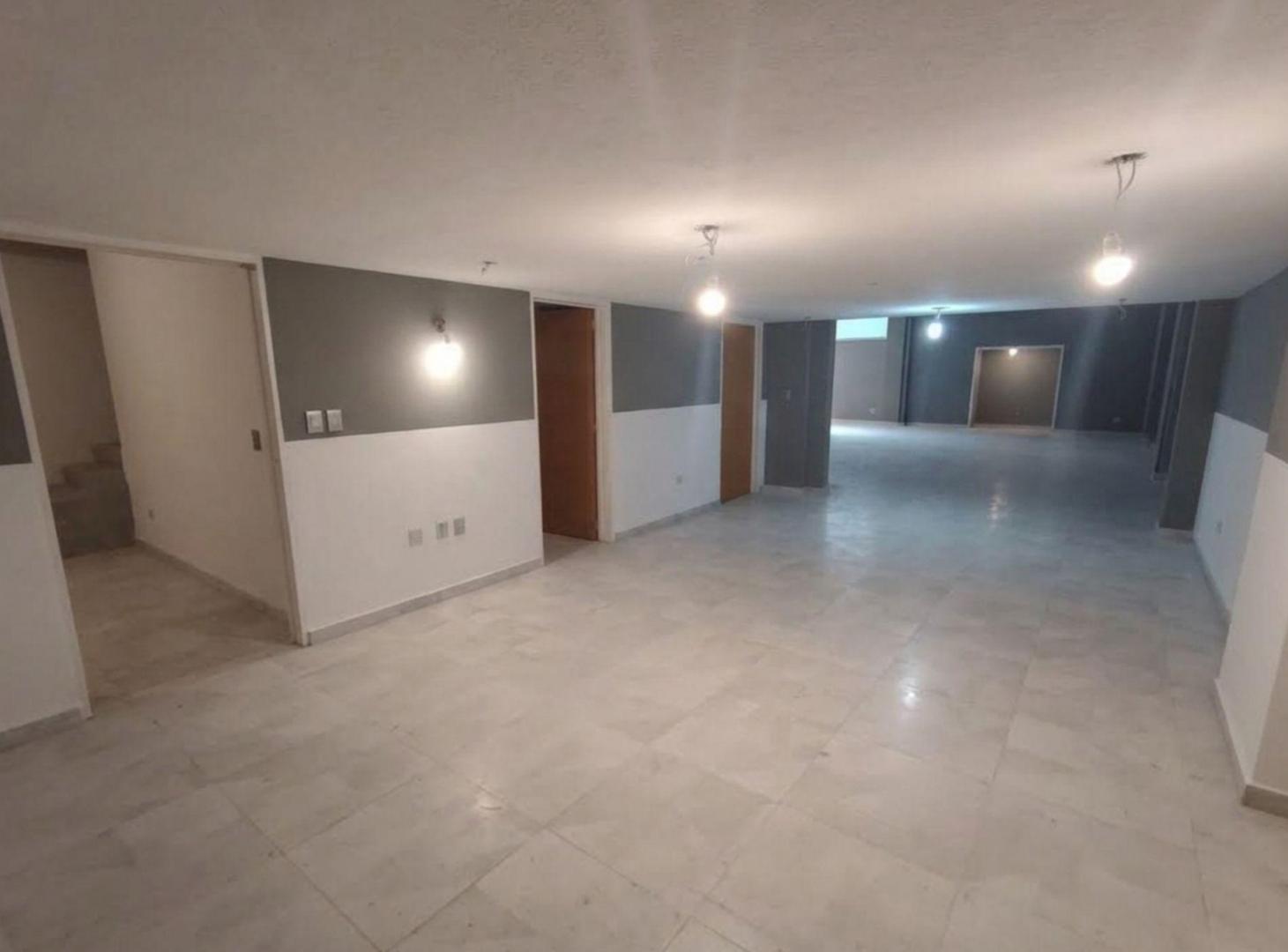 Foto de Casa con dos patios, terraza, quincho y deposito, imagen 3