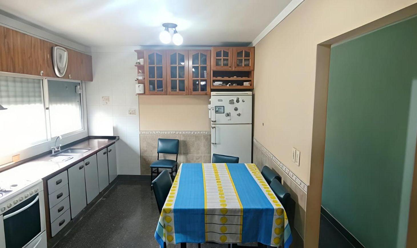 Foto de Excelente casa 4 ambientes en San Justo 273m2, imagen 3