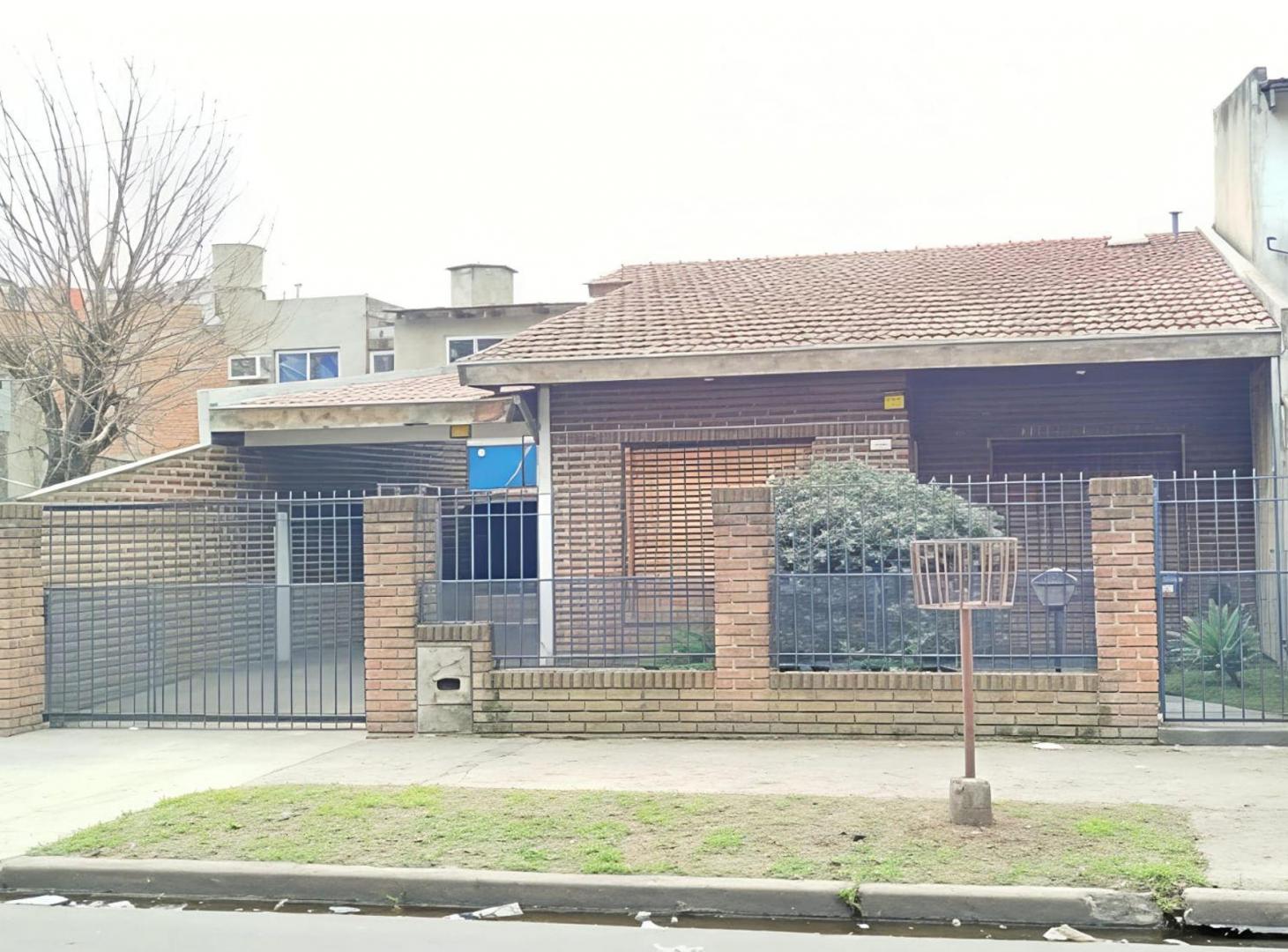 Foto de Excelente casa 4 ambientes en San Justo 273m2, imagen 4