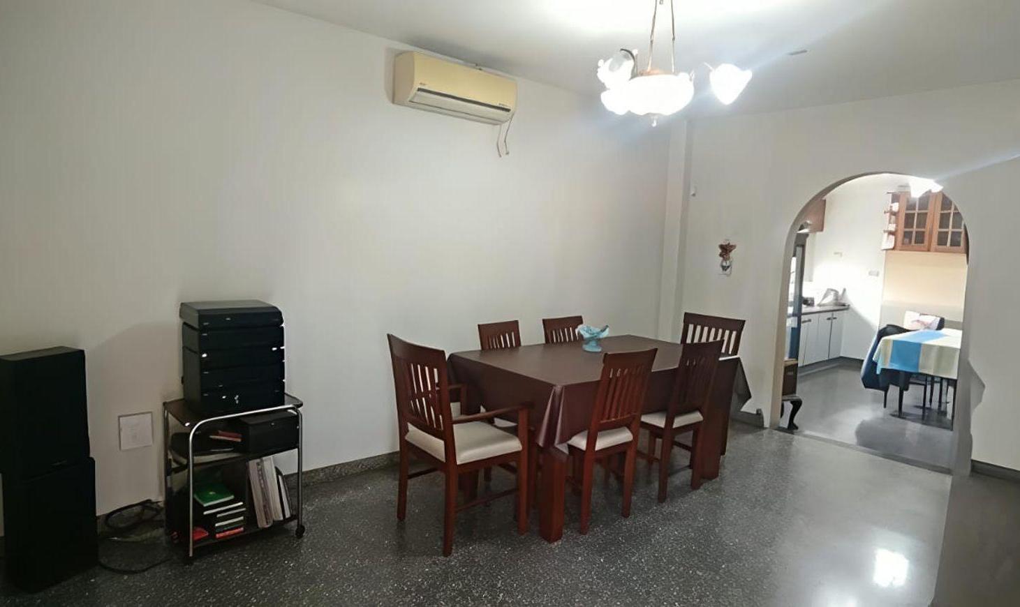 Foto de Excelente casa 4 ambientes en San Justo 273m2, imagen 2
