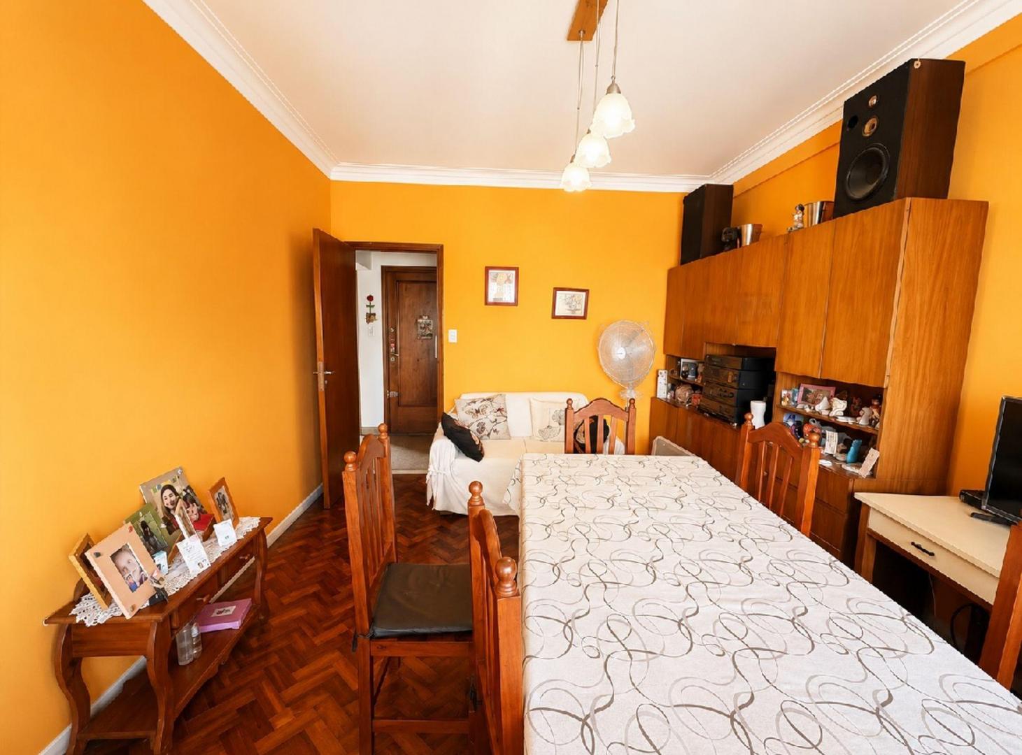 Foto de DEPARTAMENTO CON BALCÓN EN VENTA - MONTE CASTRO, imagen 1