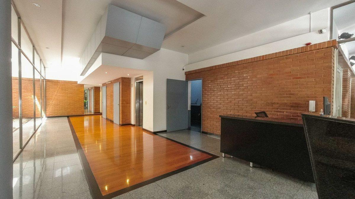 Foto de Departamento 4 ambientes cochera y balcón Belgrano, imagen 5