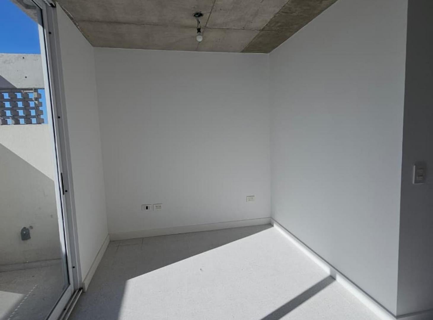 Foto de Venta Monoambiente en L con amplio Balcón P. Chas, imagen 1