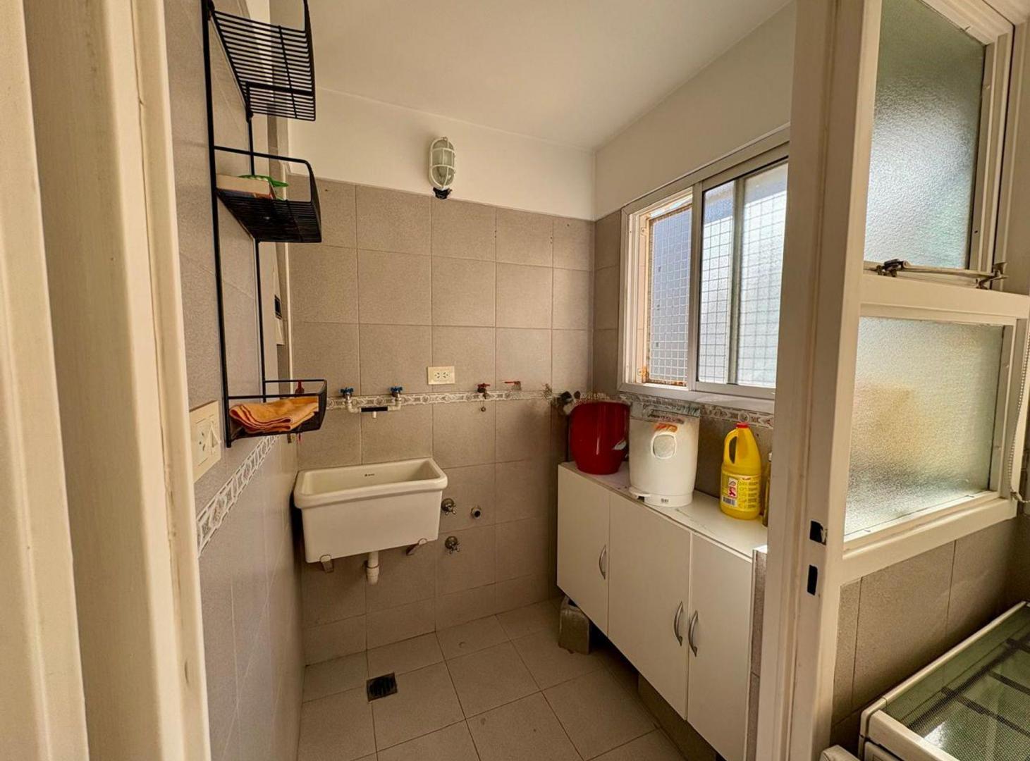 Foto de VENTA 3 AMBIENTES LINIERS SEMIPISO BALCON CORRIDO, imagen 3
