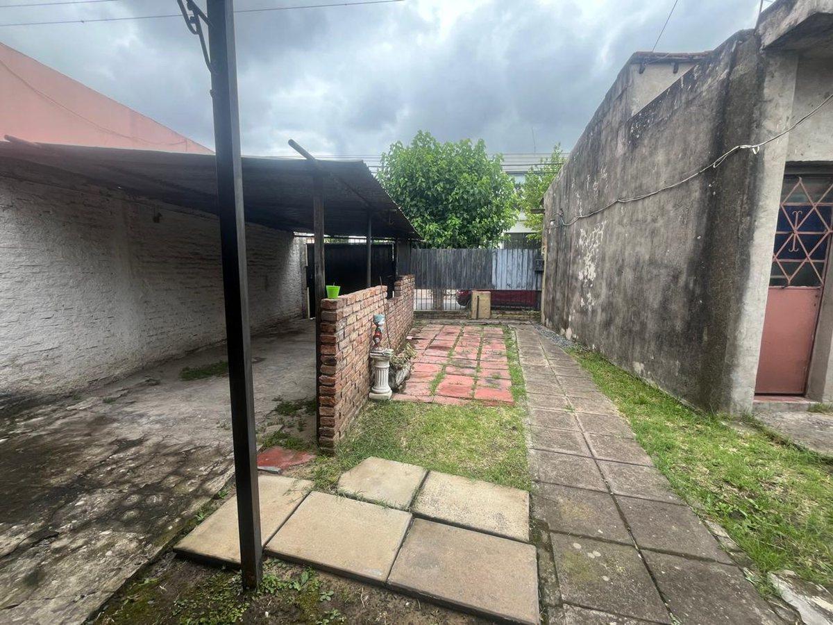 Foto de VENTA CASA MULTIFAMILIAR CON LOCAL CASTELAR NORTE, imagen 2